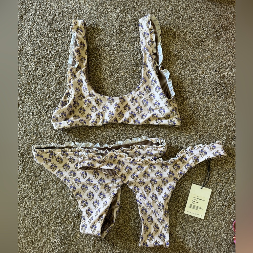Acacia flora set w/ two bottoms